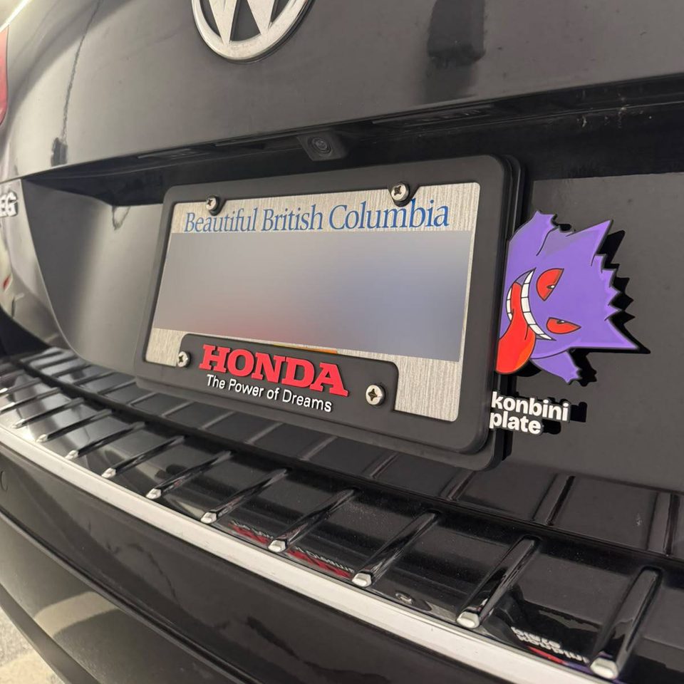 Gengar side plate mounted behind a BC rear license plate, sticking out to the right